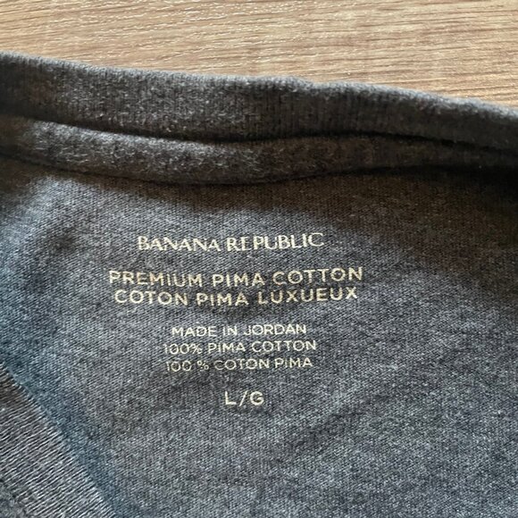 BUNDLE & SAVE! BANANA REPUBLIC premium Pima cotton t-shirt, Men's size L, grey. - Picture 2 of 2